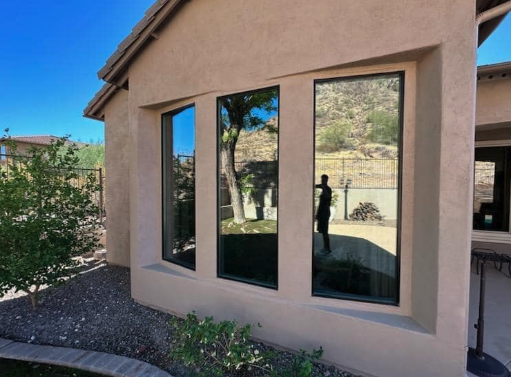 Streak-free glass with mountain reflections after cleaning